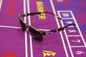 Os óculos de sol do IR/marcaram lentes de contato dos cartões na fraude de jogo